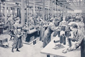 Frauen arbeiten 1915 in einer Munitionsfabrik